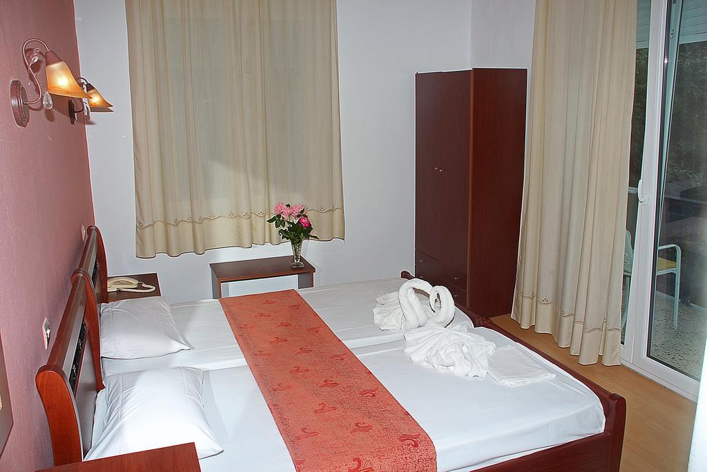 Kristal Hotel Prínos Quarto foto